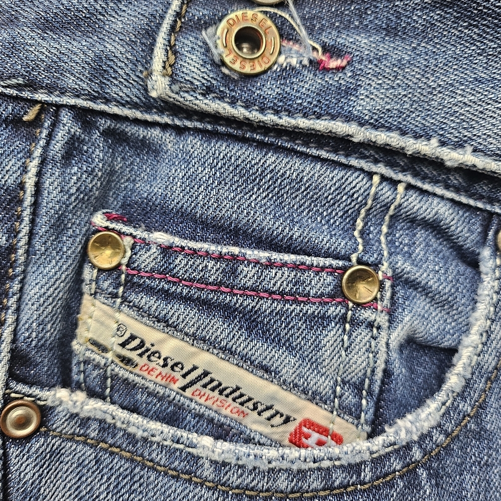 vintage diesel—originally sold as a size 29 but fits more like a 27